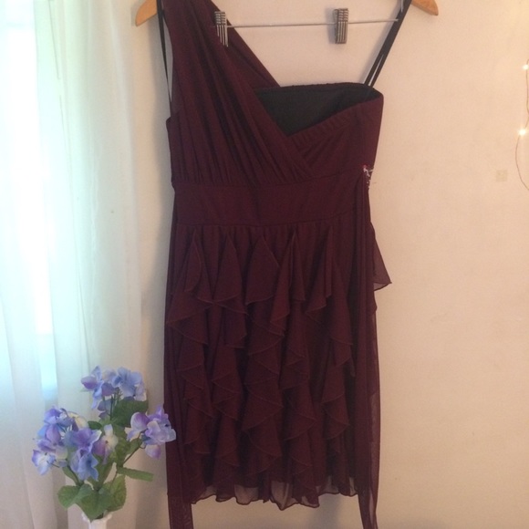 Maroon homecoming/prom dress - Picture 2 of 5